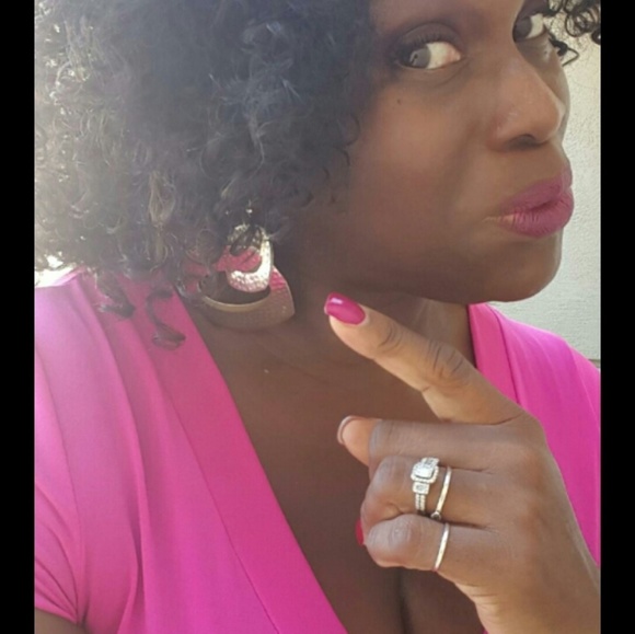 Meet your Posher, Dee - Picture 2 of 8